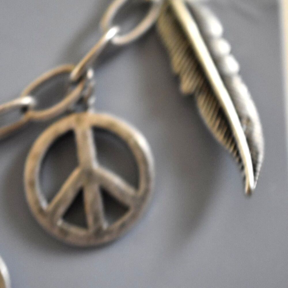 NWT ICING Peace Silver Tone Link Chain 5"-7" Toggle Latch Unisex Bracelet - Picture 3 of 4